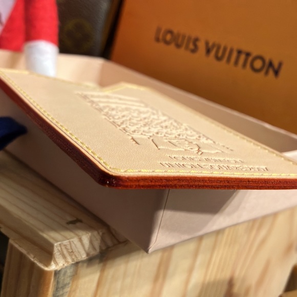 💫🌹 Rare Louis Vuitton Card Holder 🌹💫 - Picture 2 of 9